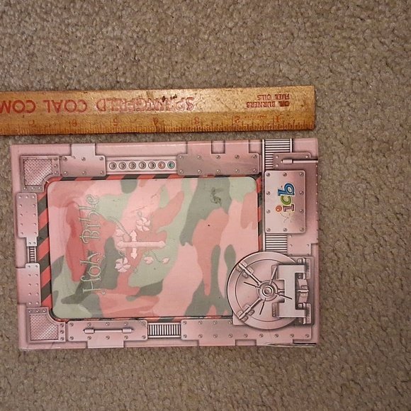 Camouflage Holy Bible with Pink Box - Picture 8 of 8